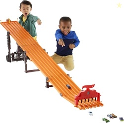 Hot Wheels Toy Car Playset with Lights, Sounds & 6 1:64 Scale Vehicles, Super 6-Lane Raceway, 8-foot Track that Rolls Up for Storage (Amazon Exclusive)